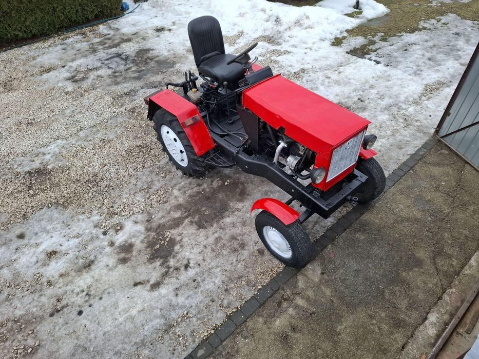 Traktorek sam ciagniczek sam