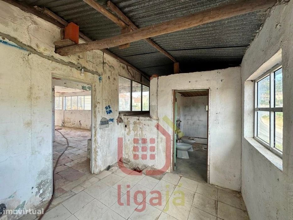 Moradia T4 em Reconstrução - Barrocaria / Olival!