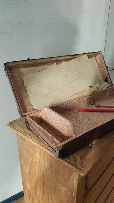 Antiga mala de costura Oliva