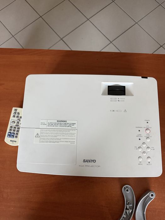 Projektor sanyo stan idealny