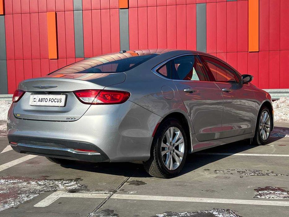 В продажі Chrysler 200 2014 року випуску.