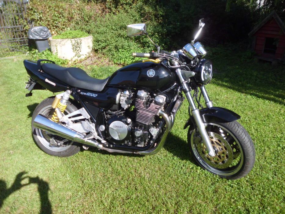 Yamaha XJR 1200, czarna perła, lampa, kierunki led.