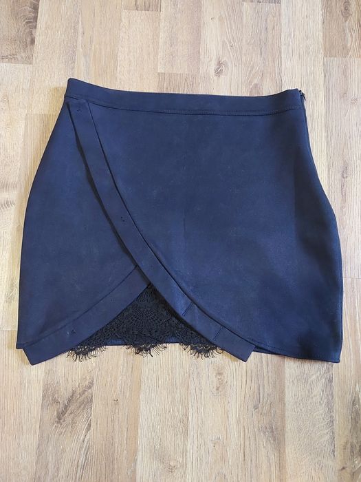 Юбка. Розмір М , стан супер,  коротенька та комфортна , велюр.
