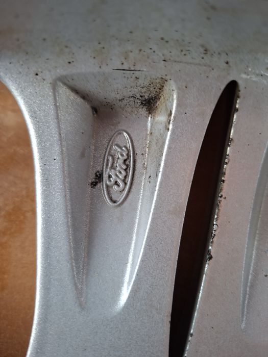 4 Koła Ford 16 cali zima 215/60/R16 Nokian