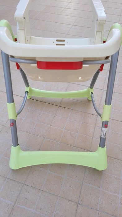 Cadeira de refeição de bebé