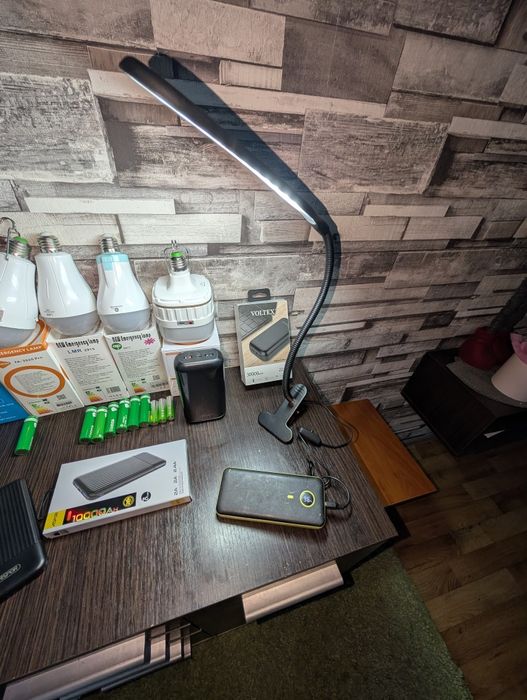 Комплект від Блекауту LED лампи аккумуляторні кабель зарядка повербанк