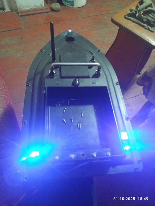 Продам кораблик d16 в хорошому стані