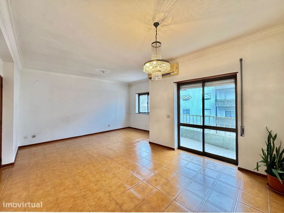 Apartamento T3 com garagem em zona de Oliveira Hospital