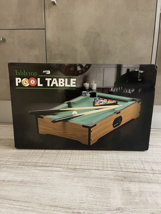 pool table / bilhar