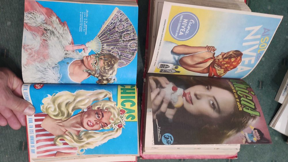24 Revistas Espanholas Chicas encadernadas em 2 Volumes - Anos 50