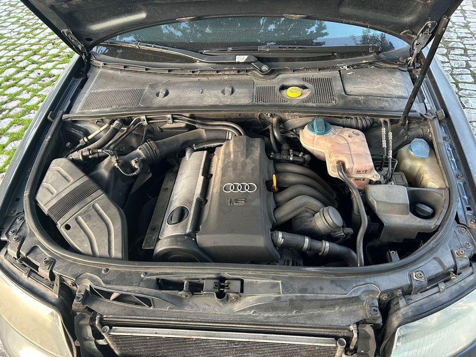 Audi A4  cinzento 1.6 a gasolina