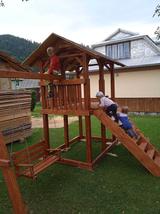 дитячі майданчики , гірки для дітей , качелі