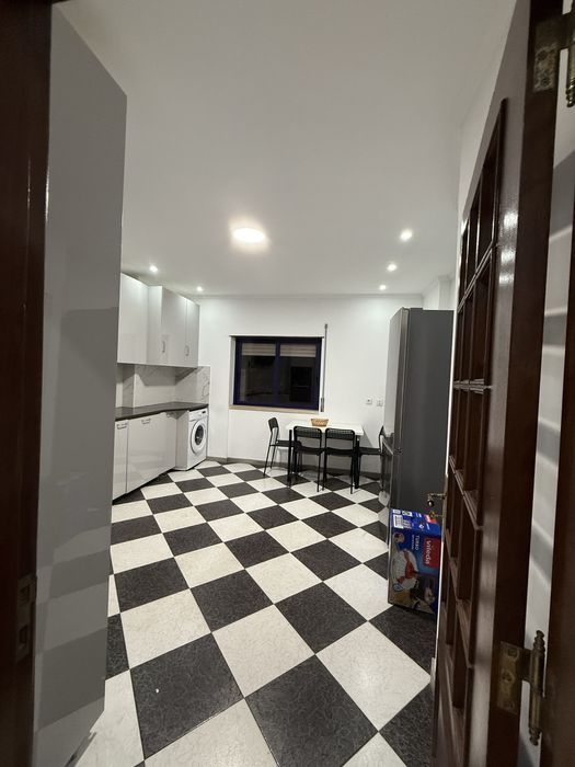Arrenda-se quarto de casal/partilhado/solteiro