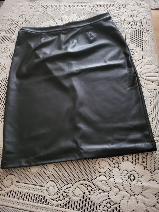 Spódnica z eko skóry,ołówkowa, czarna