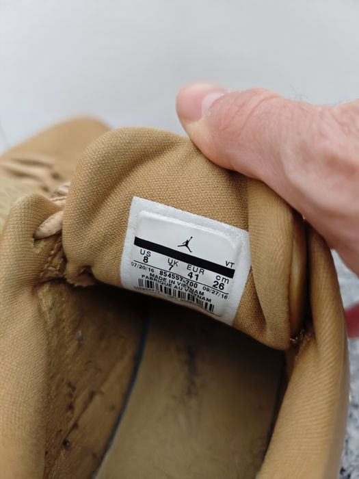 Jordan j23 low dourado