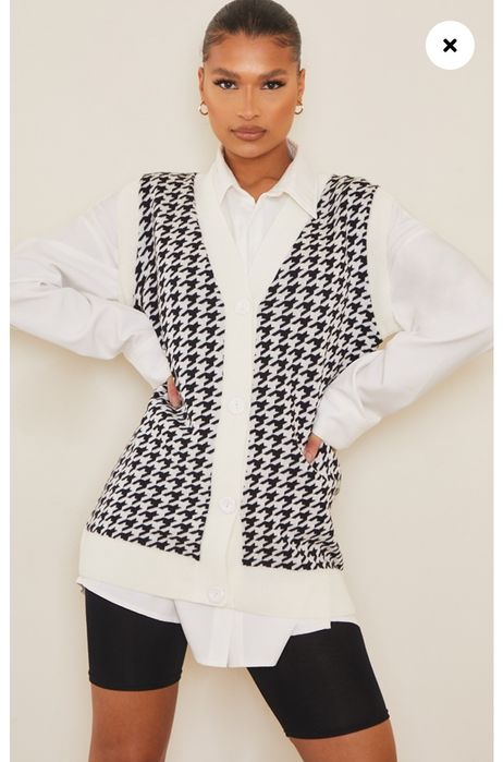 Чорний кардиган із V-подібним вирізом і ґудзиками PRETTY LITTLE THING