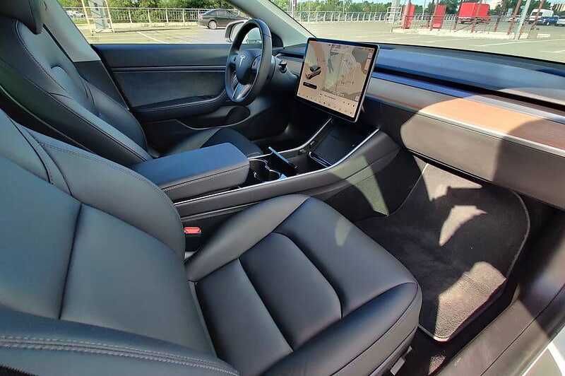 Tesla Model 3  2020