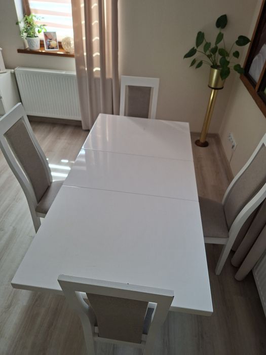 Stół rozkładany + 4 krzesła