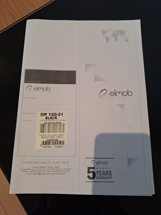 Móvel de TV preto com vidro temperado