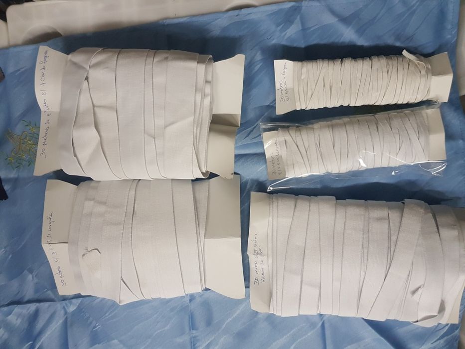 Elástico com 1 cm de espessura e com várias espessuras branco e preto