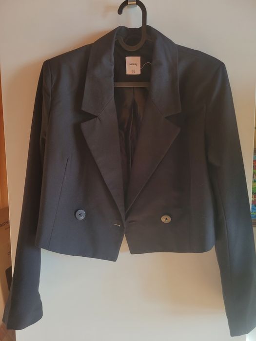 Czarna krótka marynarka