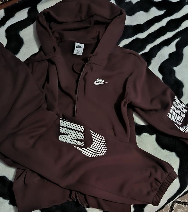 Костюм жіночій шоколадного кольору Nike розмір xs орігінал