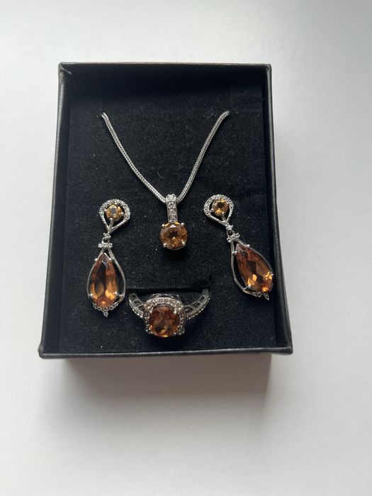 Срібний комплект прикрас 925 проби з камінням кольору цитрин