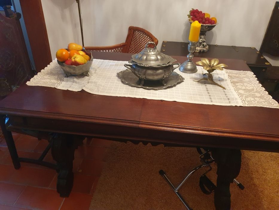 Mobilia de sala de jantar em madeira nobre