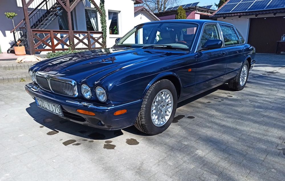 Jaguar XJ