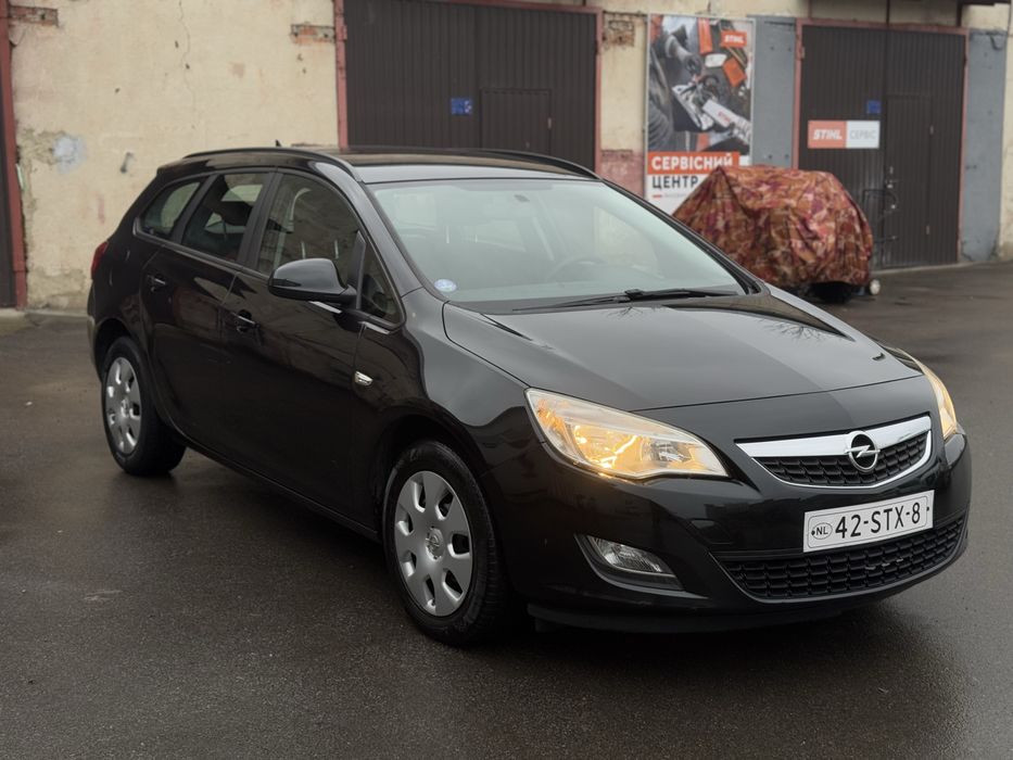 OPEL ASTRA J  2011 рік