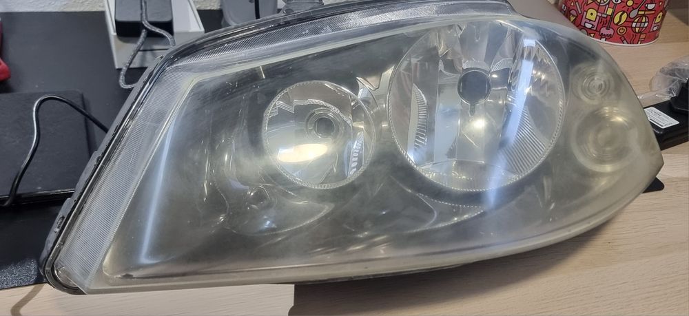 Farol dianteiro Seat Ibiza 6L