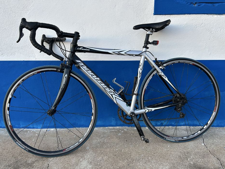Bicicleta de estrada MONTANA