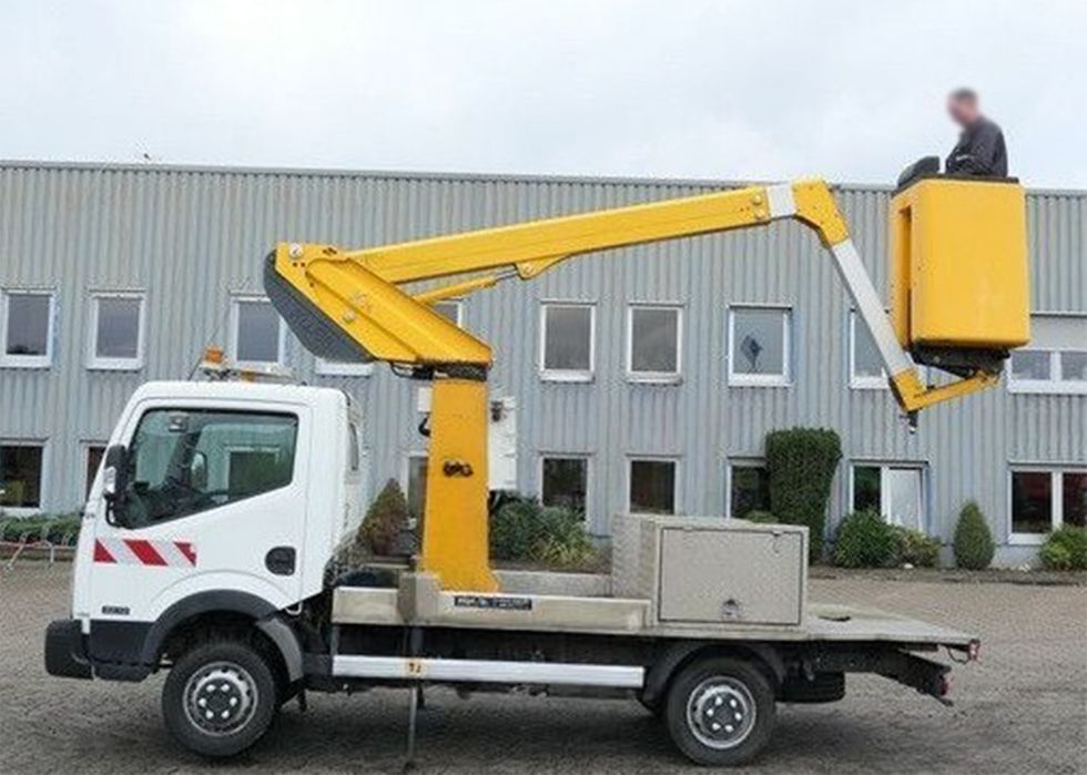 Żuraw MOBLINY samojezdny dekarski DŹWIG budowlany Nissan 32.12 4x2