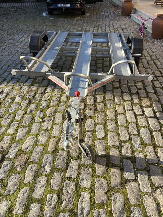 Atrelado para 3 motos Toniauto