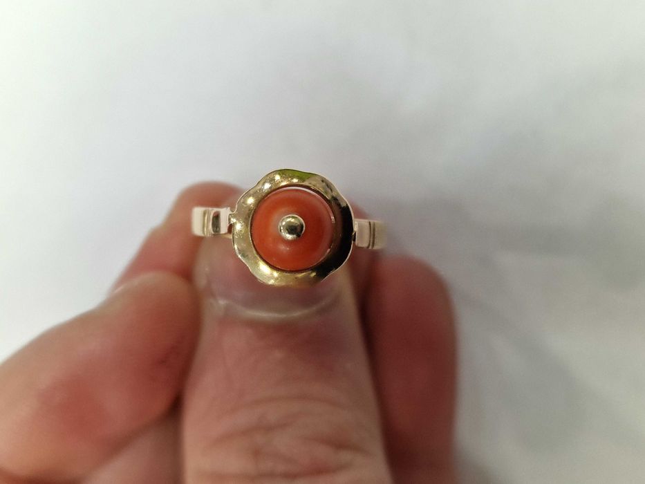 Złoty pierścionek damski/ 583/ 3.75 gram/ R19/ Koral/ 1986-96