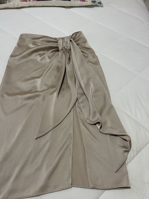 Belissima saia acetinada Zara