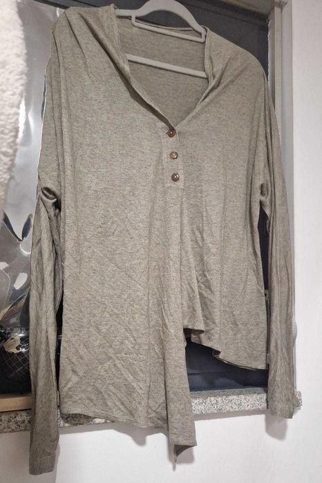 Casaco cinzento de malha