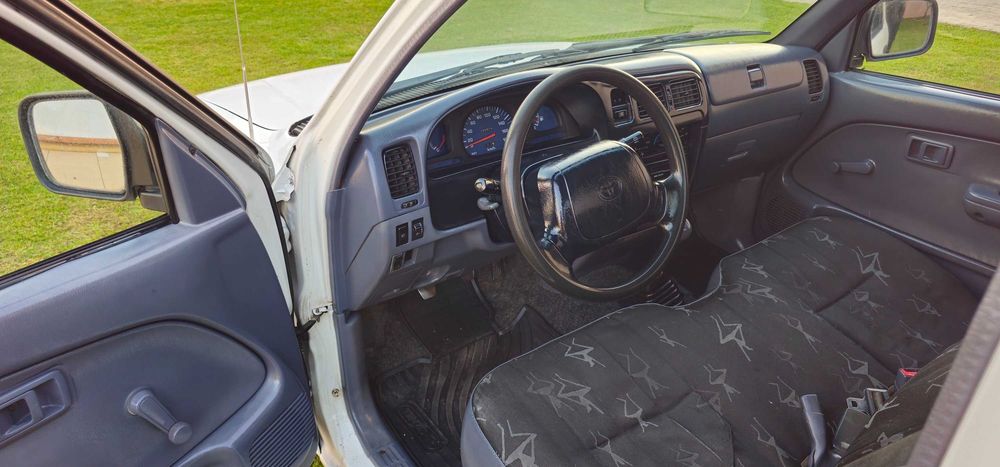 Toyota Hilux, ano 1999, Três lugares — fotografia 5