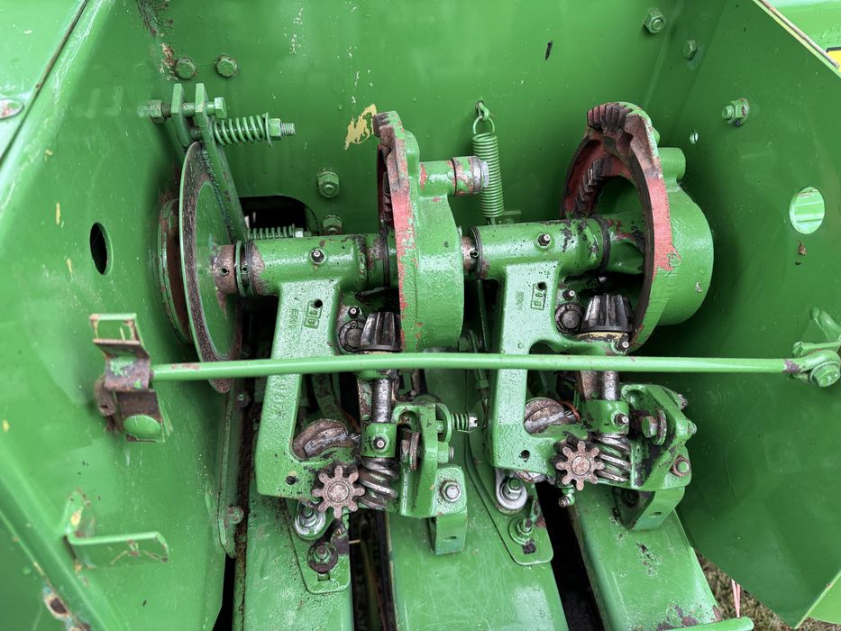 Пресс подборщик JOHN DEERE 330 Тюкопрес, Прес підбирач