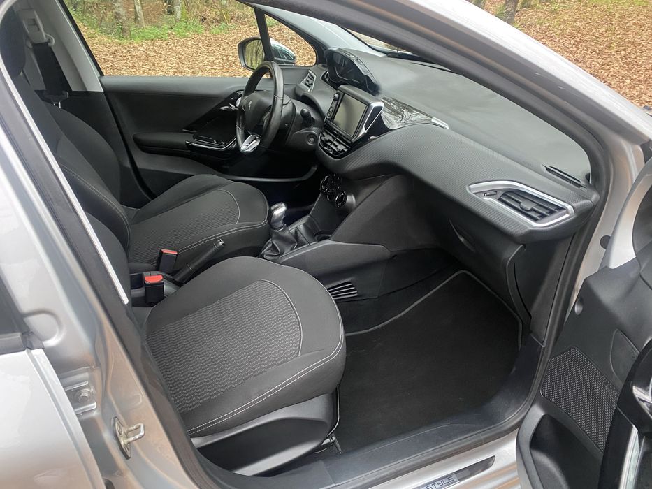 Peugeot 208 1.2 gasolina