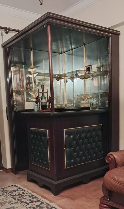 Móvel bar, vintage, com 2  bancos.