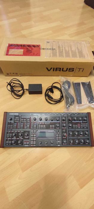 Acess Virus TI - Sintetizador "1ª Mão"