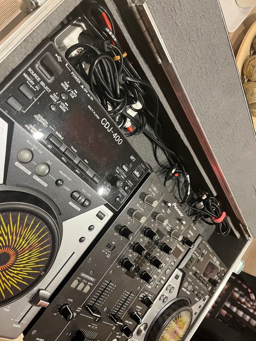 Konsoleta 2x CDJ 400+CDM400 + case