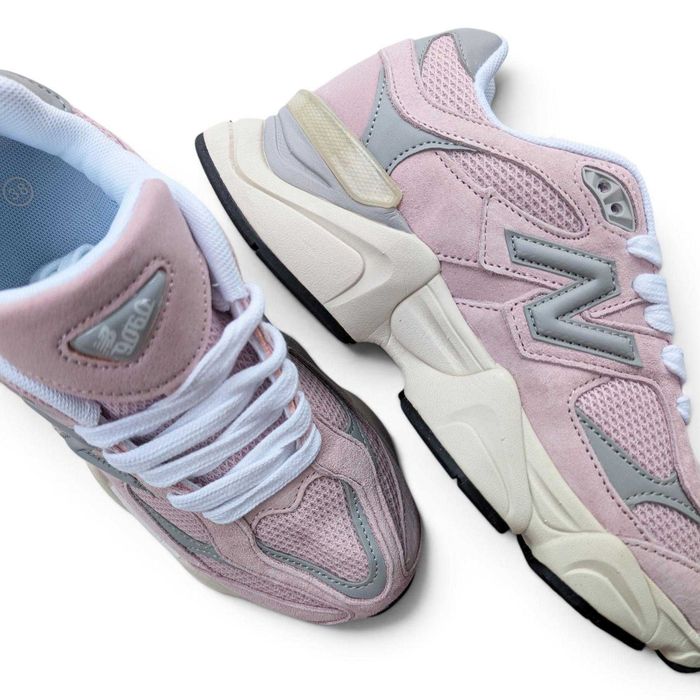 Жіночі кросівки New Balance 9060 рожеві