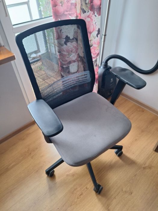 Krzesło biurowe ergonomiczne szare