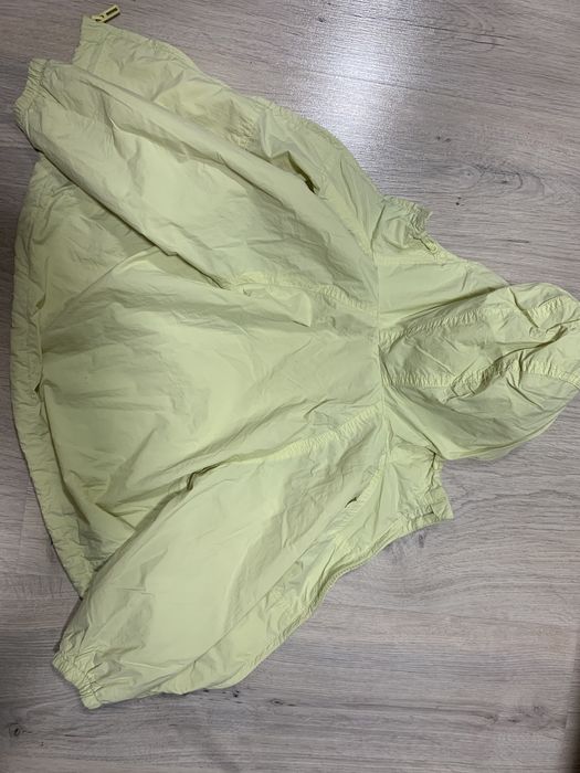 Вітровка zara жовтого кольору тоненька на підкладці