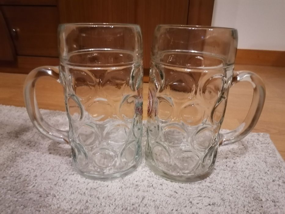 Canecas e copos de Cerveja