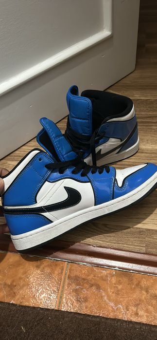 Nike air Jordan 1 retro mid SE Signal Blue