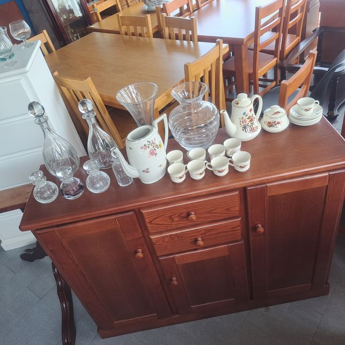 Temos diversas loiças antigas e usadas