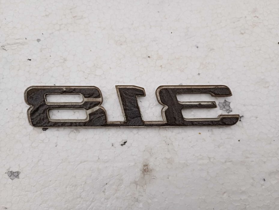 Emblemat 318 oznaczenie modelu silnika na klape BMW E36 E46